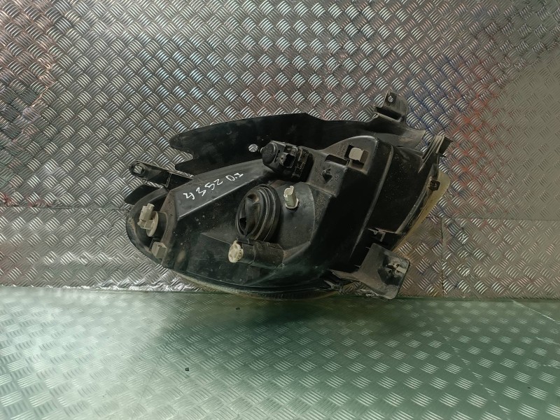 Recambio de faro izquierdo para citroen xsara picasso 2.0 hdi referencia OEM IAM 9631495180 89300190 VALEO