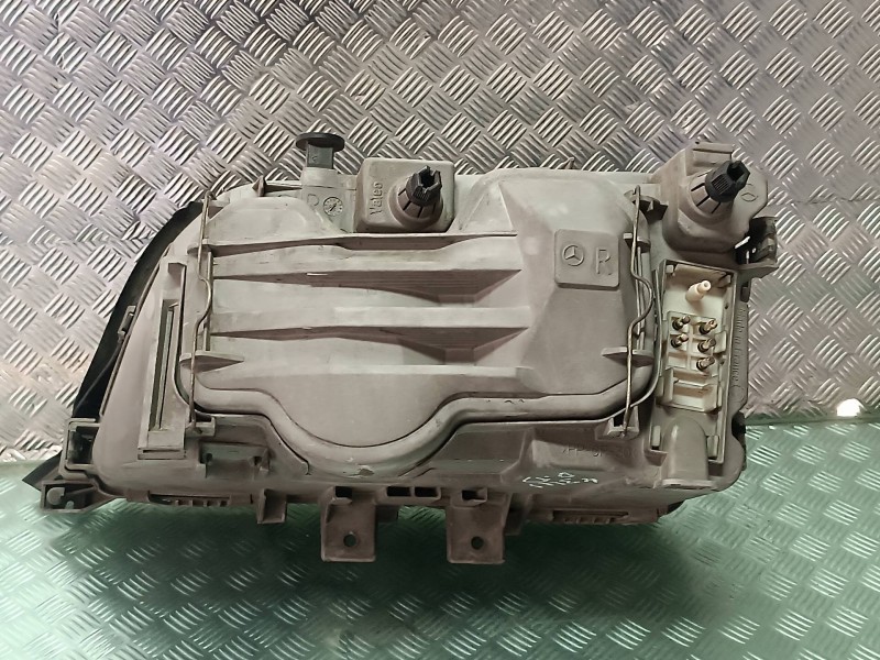 Recambio de faro derecho para mercedes-benz clase c (w202) berlina 180 (202.018) referencia OEM IAM   VALEO