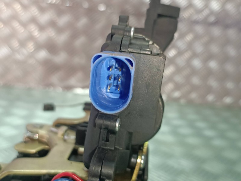 Recambio de cerradura puerta trasera derecha para volkswagen bora berlina (1j2) referencia OEM IAM   ELECTRICA