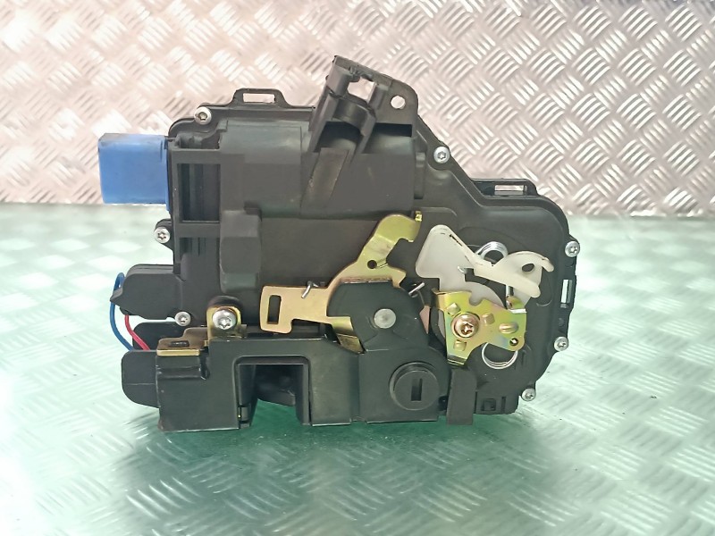 Recambio de cerradura puerta trasera derecha para volkswagen bora berlina (1j2) referencia OEM IAM   ELECTRICA
