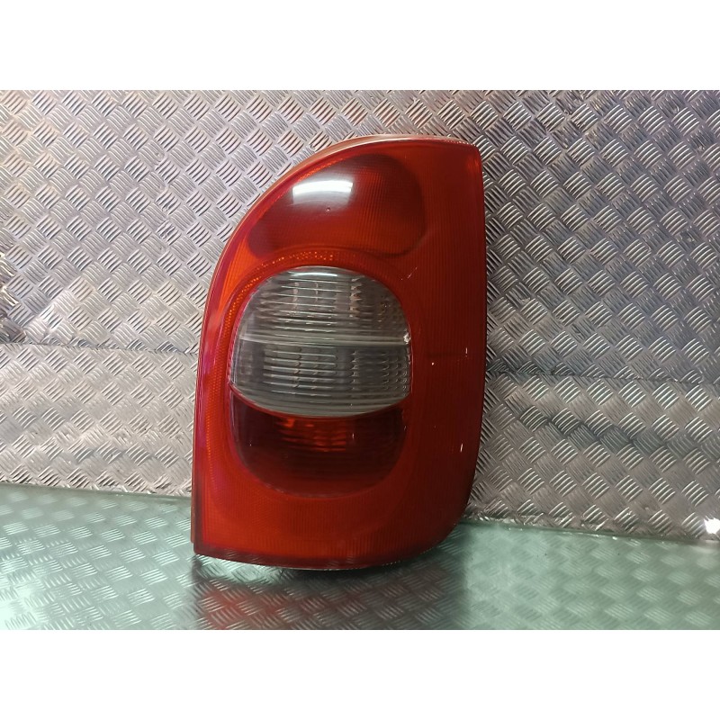 Recambio de piloto trasero derecho para citroen xsara picasso 2.0 hdi x referencia OEM IAM 89300260  VALEO