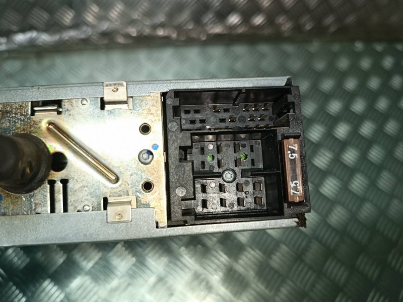 Recambio de sistema audio / radio cd para volkswagen bora berlina (1j2) referencia OEM IAM 1J003512F 7649234360 BLAUPUNKT GMBH