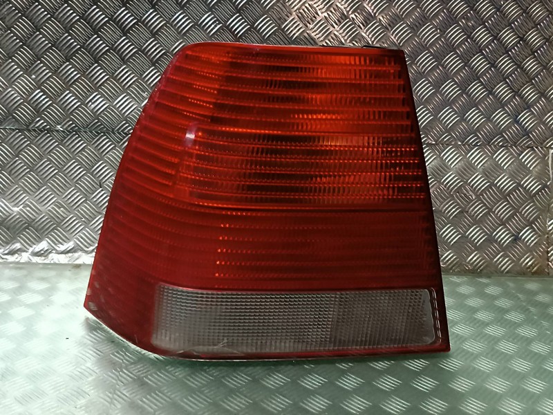 Recambio de piloto trasero izquierdo para volkswagen bora berlina (1j2) referencia OEM IAM 1J5945257  