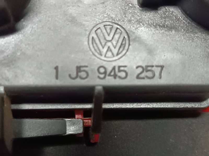 Recambio de piloto trasero izquierdo para volkswagen bora berlina (1j2) referencia OEM IAM 1J5945257  