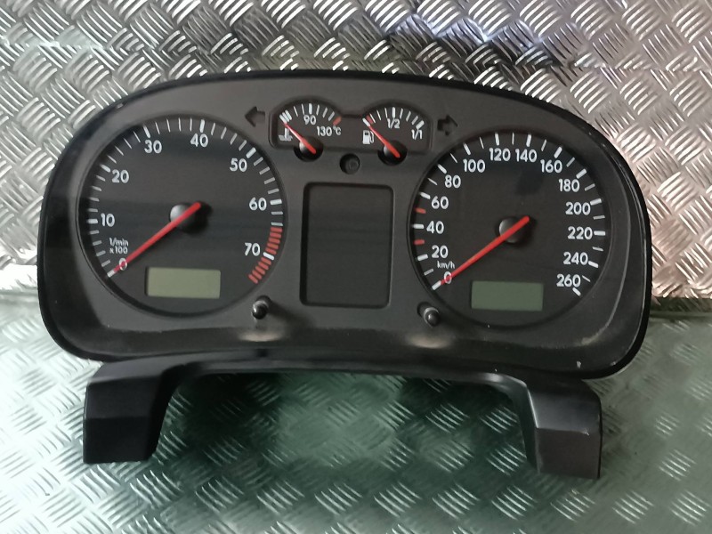 Recambio de cuadro instrumentos para volkswagen bora berlina (1j2) referencia OEM IAM 1J0920806B 88311301 VDD