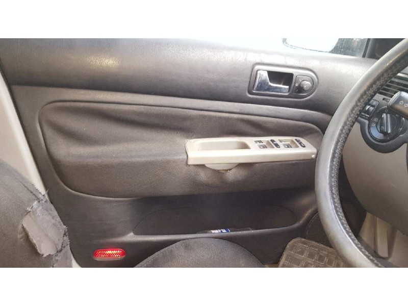 volkswagen bora berlina (1j2) del año 2000