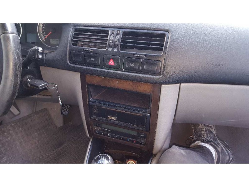 volkswagen bora berlina (1j2) del año 2000