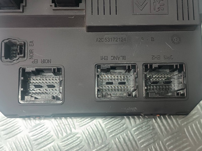 Recambio de caja reles / fusibles para citroen xsara picasso referencia OEM IAM 9657999780 S11805220F BSI E0200