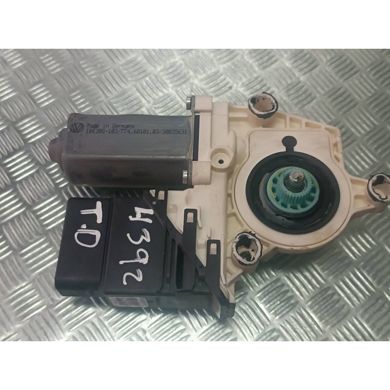 Recambio de motor elevalunas trasero derecho para volkswagen bora berlina (1j2) referencia OEM IAM 1C0959812A 105476301 BROSE