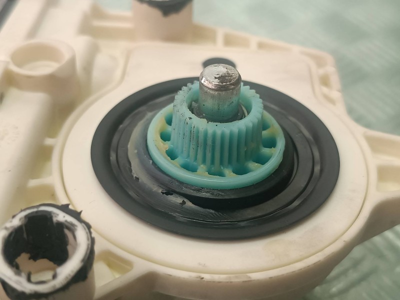 Recambio de motor elevalunas trasero derecho para volkswagen bora berlina (1j2) referencia OEM IAM 1C0959812A 105476301 BROSE