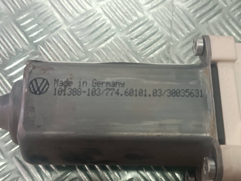 Recambio de motor elevalunas trasero derecho para volkswagen bora berlina (1j2) referencia OEM IAM 1C0959812A 105476301 BROSE