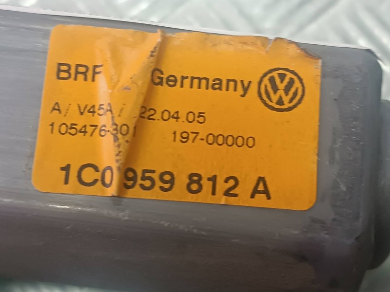 Recambio de motor elevalunas trasero derecho para volkswagen bora berlina (1j2) referencia OEM IAM 1C0959812A 105476301 BROSE
