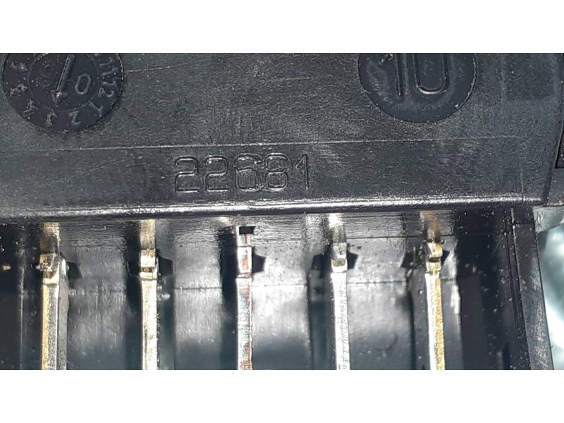 Recambio de mando elevalunas delantero izquierdo para citroen xsara picasso referencia OEM IAM 22681  CONECTOR 5 PINES