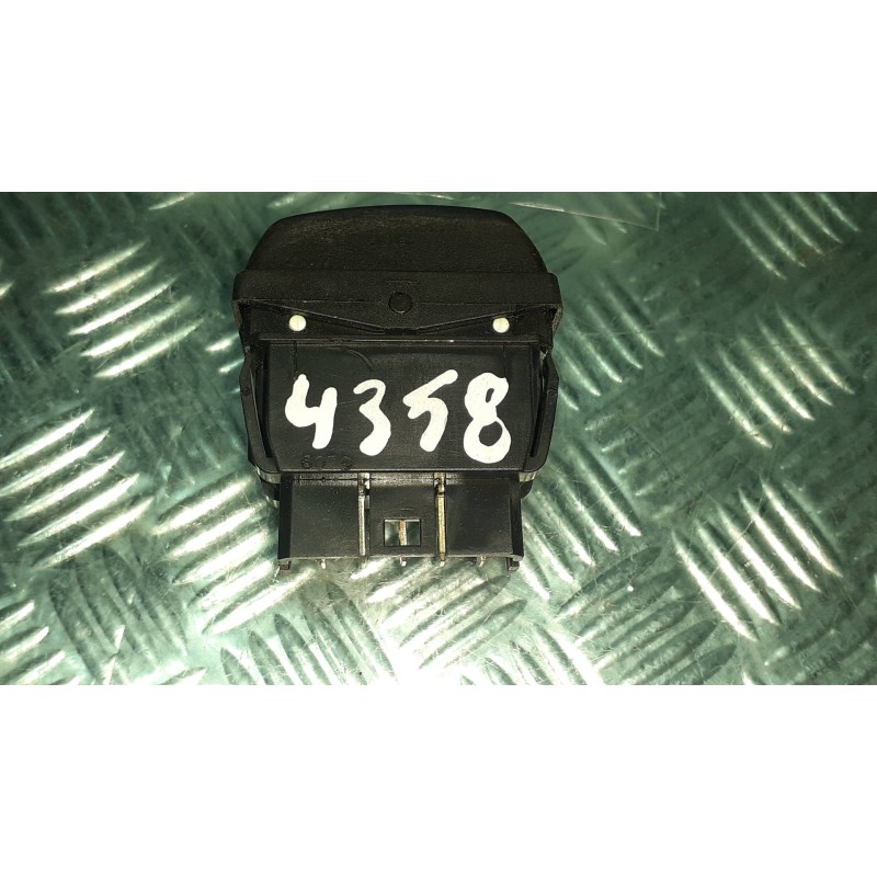 Recambio de mando elevalunas delantero izquierdo para citroen xsara picasso referencia OEM IAM 22681  CONECTOR 5 PINES