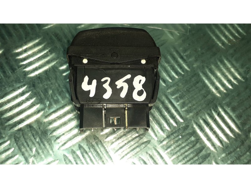 Recambio de mando elevalunas delantero izquierdo para citroen xsara picasso referencia OEM IAM 22681  CONECTOR 5 PINES