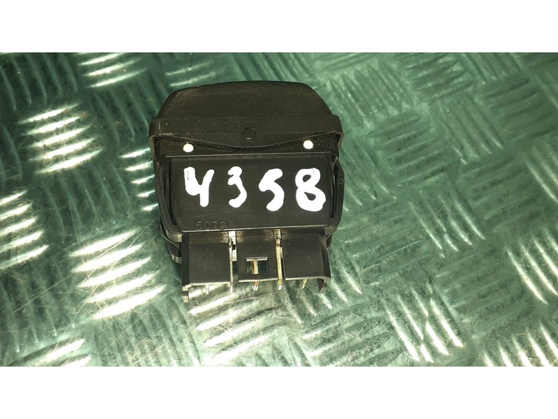 Recambio de mando elevalunas delantero derecho para citroen xsara picasso referencia OEM IAM 22681  CONECTOR 5 PINES