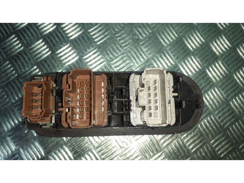 Recambio de mando elevalunas delantero izquierdo para citroen c3 referencia OEM IAM 156018070  