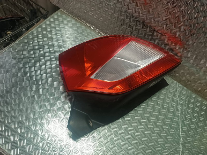 Recambio de piloto trasero derecho para renault megane ii berlina 5p authentique referencia OEM IAM 8200073237 89398081 VALEO