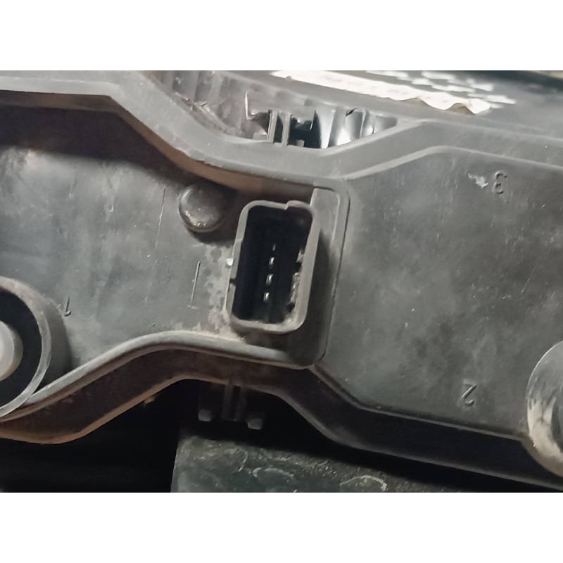 Recambio de piloto trasero derecho para renault megane ii berlina 5p authentique referencia OEM IAM 8200073237 89398081 VALEO