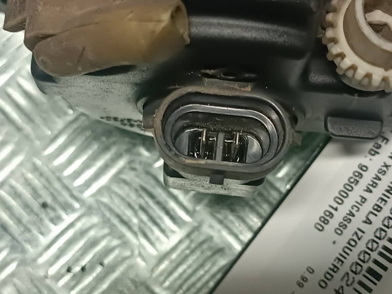 Recambio de faro antiniebla izquierdo para citroen xsara picasso referencia OEM IAM 9650001680 89204711 CONECTOR 2 PINES