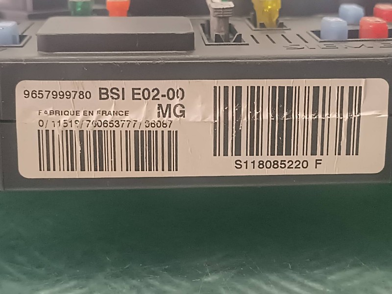 Recambio de caja reles / fusibles para citroen xsara picasso referencia OEM IAM 9657999780 S118085220F BSIE0200