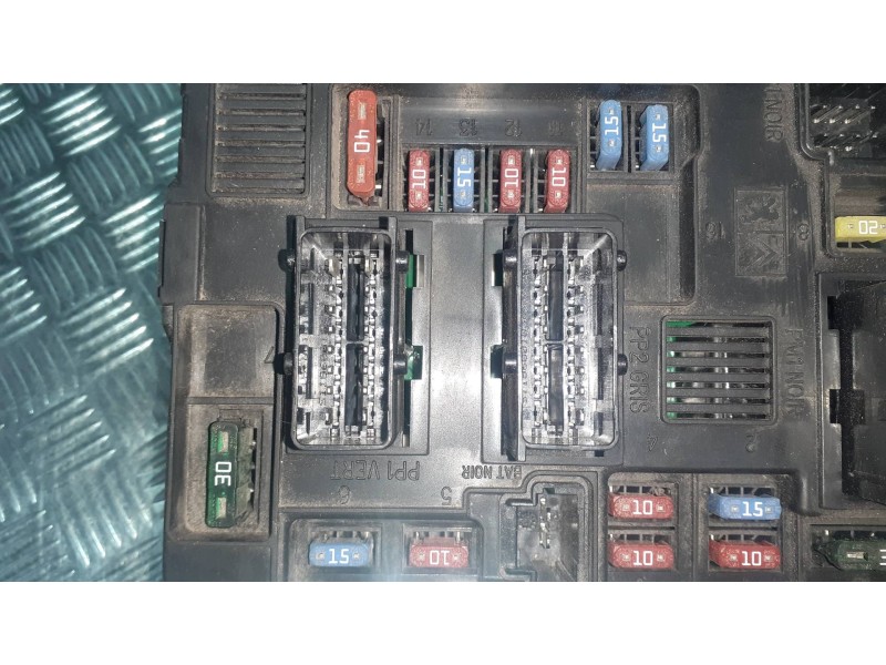 Recambio de caja reles / fusibles para citroen xsara picasso referencia OEM IAM 965061848000 SIEMENS BSM B3