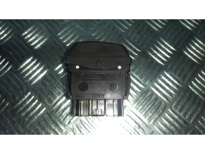 Recambio de mando elevalunas delantero derecho para citroen xsara picasso referencia OEM IAM 22681  CONECTOR 5 PINES