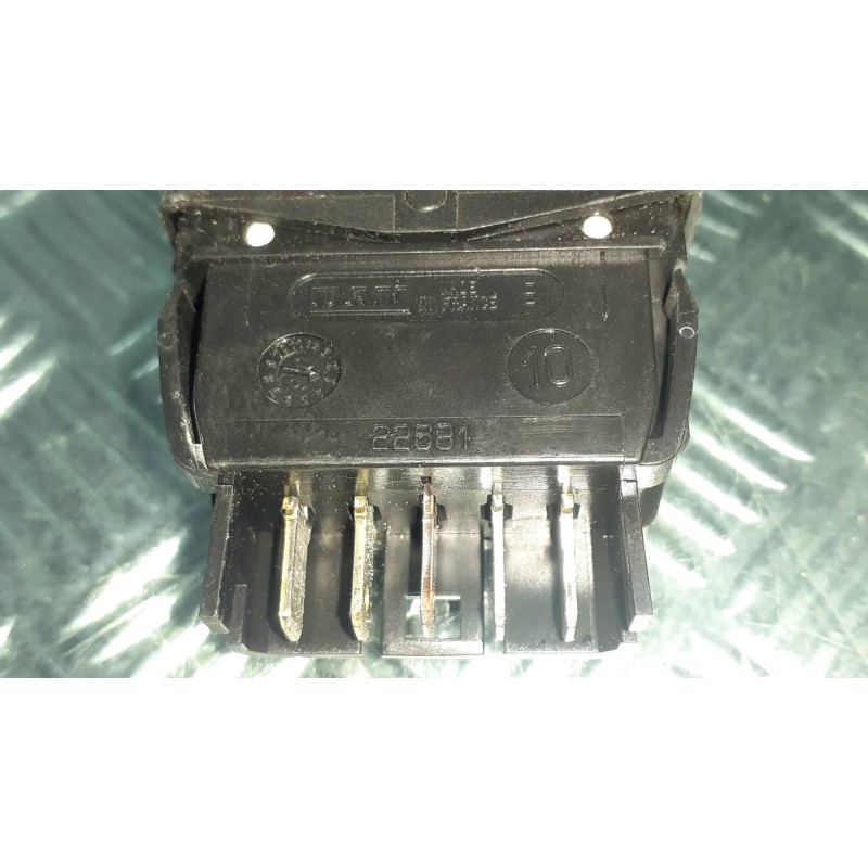 Recambio de mando elevalunas delantero derecho para citroen xsara picasso referencia OEM IAM 22681  CONECTOR 5 PINES