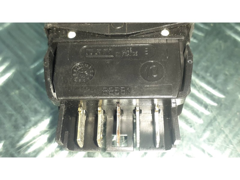 Recambio de mando elevalunas delantero derecho para citroen xsara picasso referencia OEM IAM 22681  CONECTOR 5 PINES