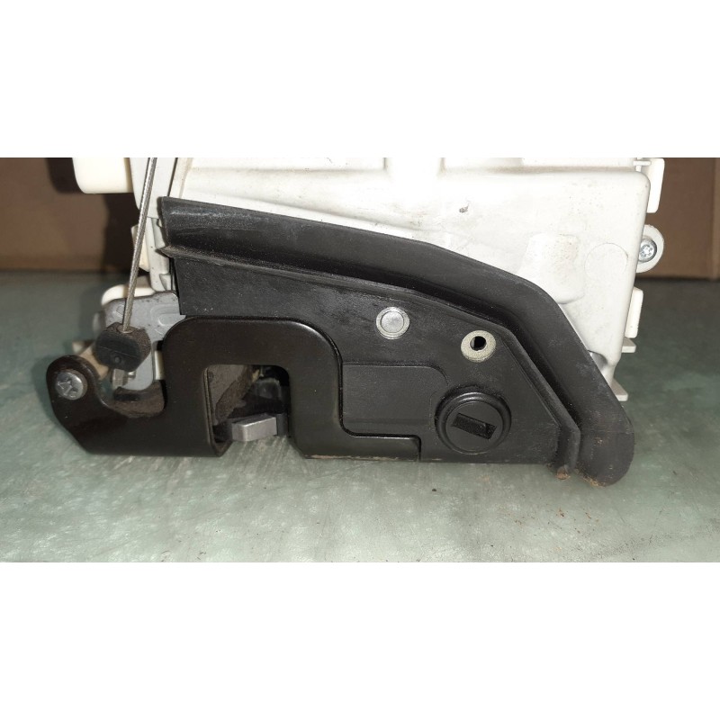 Recambio de cerradura puerta trasera derecha para audi a4 ber. (b8) basis referencia OEM IAM 8K0839016C BLANCO 6 PINES