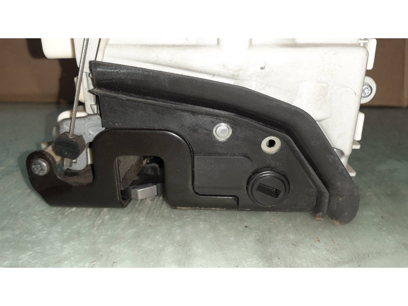 Recambio de cerradura puerta trasera derecha para audi a4 ber. (b8) basis referencia OEM IAM 8K0839016C BLANCO 6 PINES