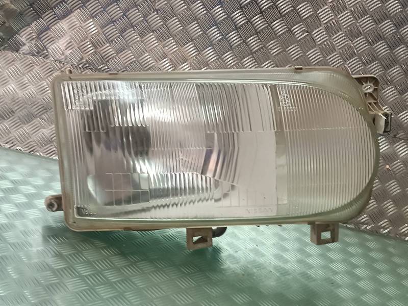 Recambio de faro derecho para nissan vanette cargo (hc23) furg. referencia OEM IAM 260107C002 67725920 VALEO