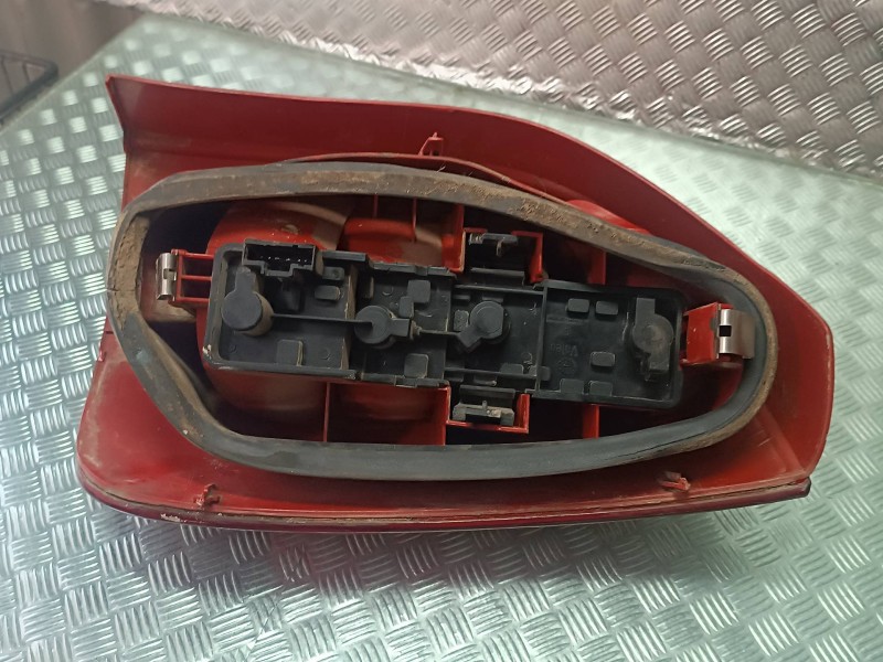 Recambio de piloto trasero izquierdo para citroen xsara picasso referencia OEM IAM   VALEO