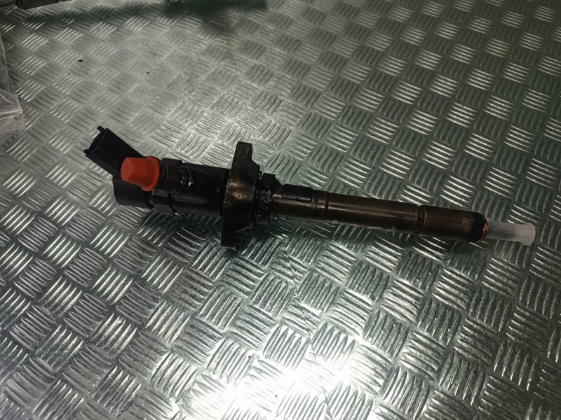 Recambio de inyector para citroen xsara picasso referencia OEM IAM 0445110239 CONECTOR 2 PINES BOSCH
