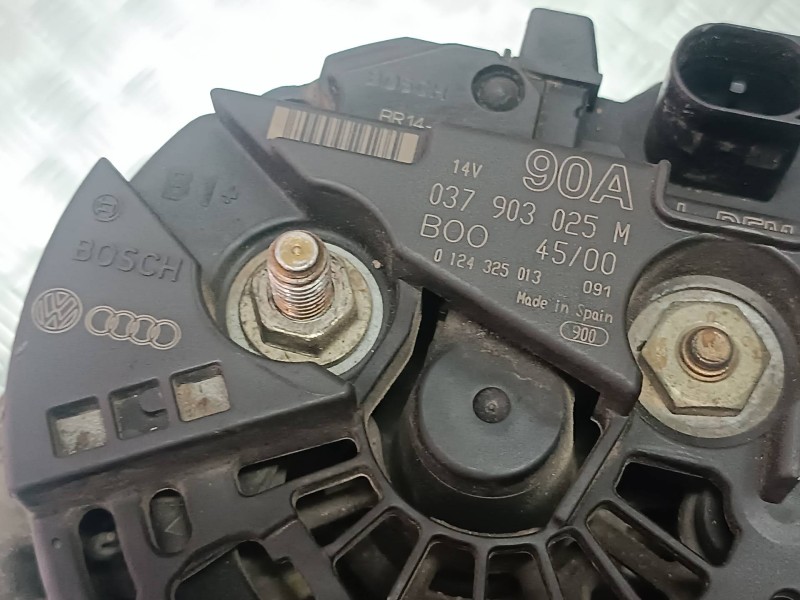 Recambio de alternador para volkswagen polo berlina (6n2) conceptline referencia OEM IAM 037903025M 0124325013 90A