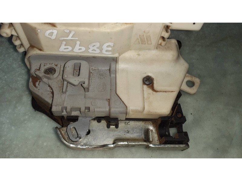 Recambio de cerradura puerta trasera derecha para audi a4 ber. (b8) basis referencia OEM IAM 8K0839016C BLANCO 6 PINES