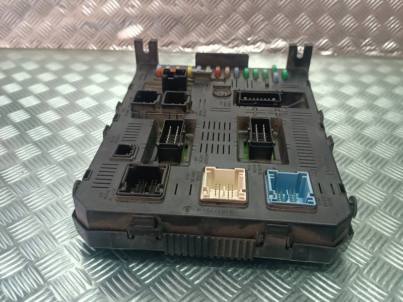 Recambio de caja reles / fusibles para citroen c4 picasso sx referencia OEM IAM 9663510180 21676031 BSI 2004