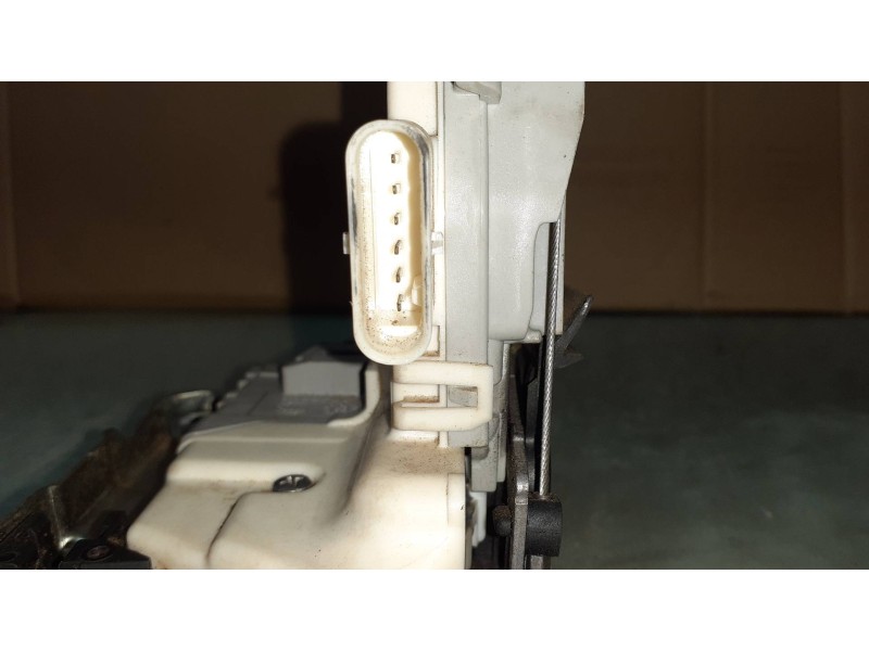 Recambio de cerradura puerta trasera derecha para audi a4 ber. (b8) basis referencia OEM IAM 8K0839016C BLANCO 6 PINES