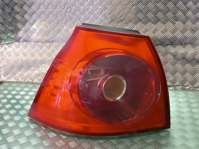 Recambio de piloto trasero izquierdo para volkswagen golf v berlina (1k1) highline referencia OEM IAM 1K6945095G 89032902 VALEO