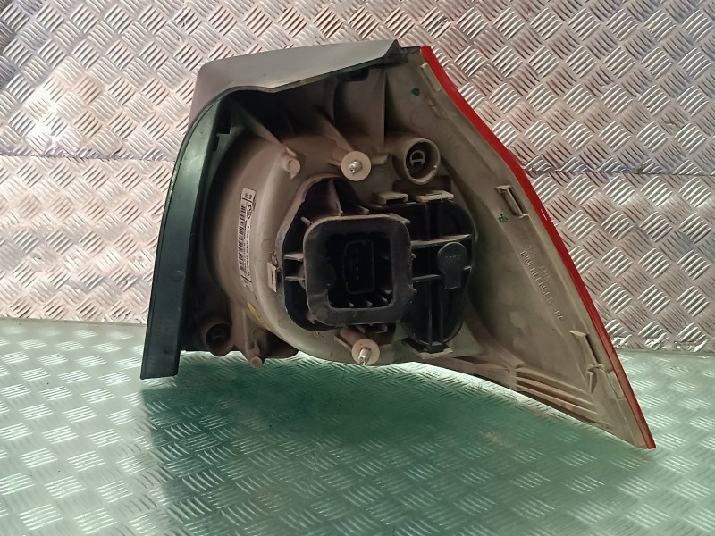 Recambio de piloto trasero izquierdo para volkswagen golf v berlina (1k1) highline referencia OEM IAM 1K6945095G 89032902 VALEO