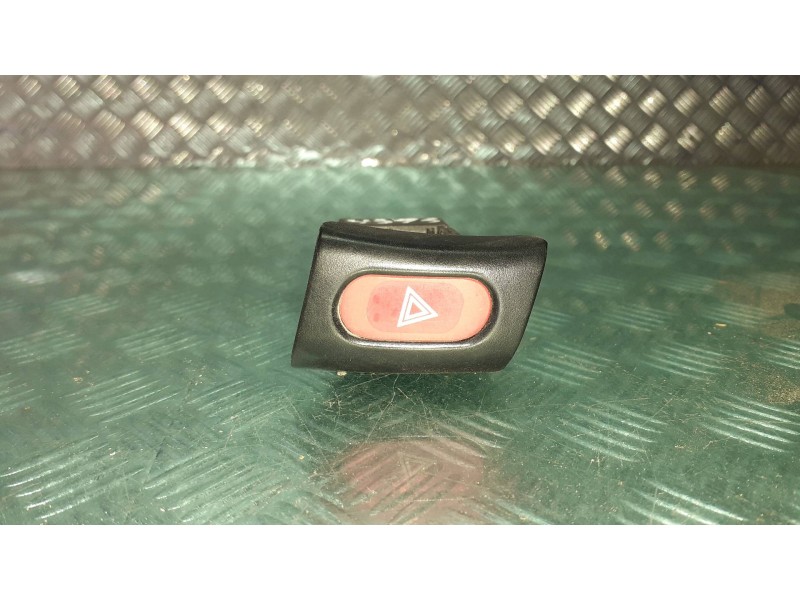 Recambio de warning para nissan vanette cargo (hc23) furg. referencia OEM IAM 06012  CONECTOR 6 PINES