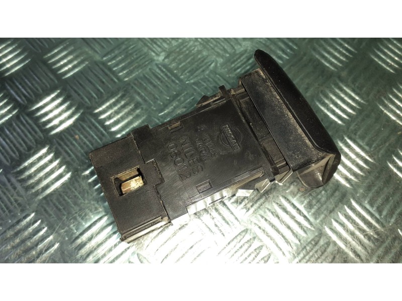 Recambio de warning para nissan vanette cargo (hc23) furg. referencia OEM IAM 06012  CONECTOR 6 PINES