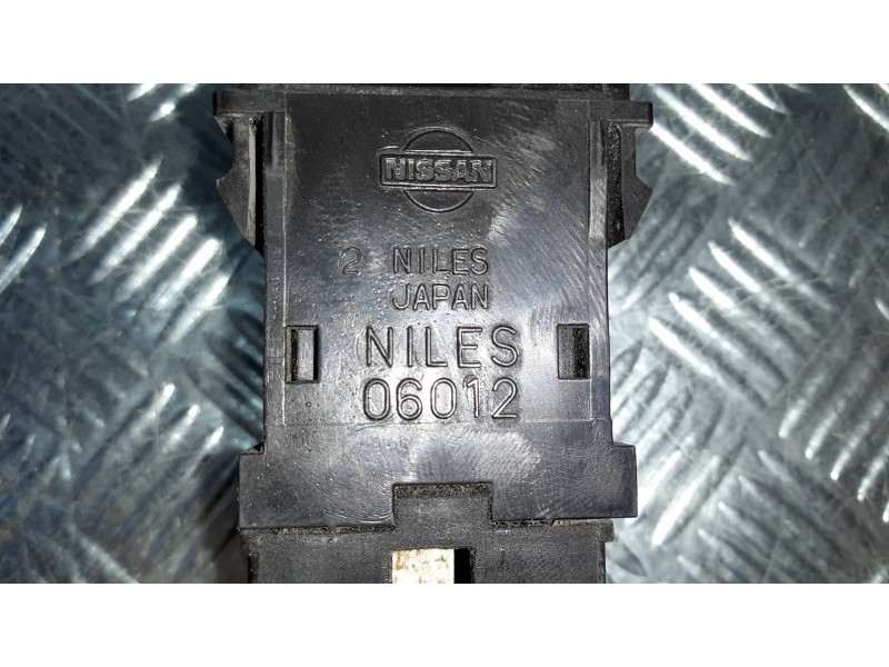 Recambio de warning para nissan vanette cargo (hc23) furg. referencia OEM IAM 06012  CONECTOR 6 PINES