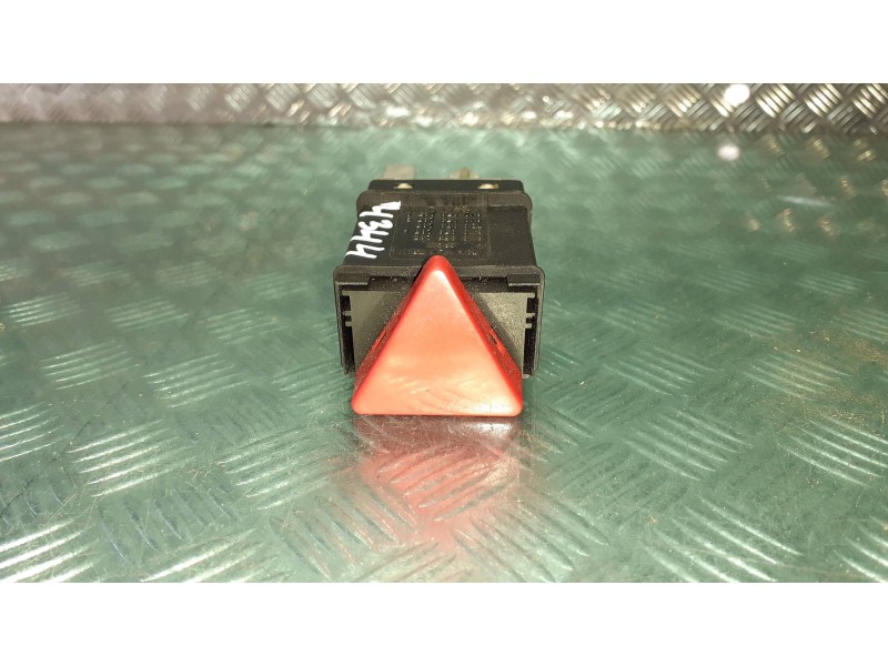 Recambio de warning para volkswagen polo berlina (6n2) conceptline referencia OEM IAM 6N0953235  CONECTOR 7 PINES