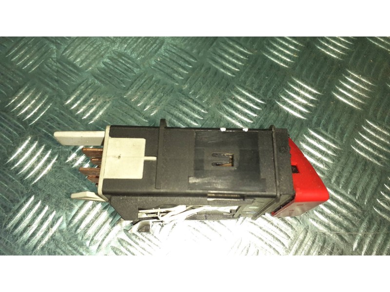 Recambio de warning para volkswagen polo berlina (6n2) conceptline referencia OEM IAM 6N0953235  CONECTOR 7 PINES