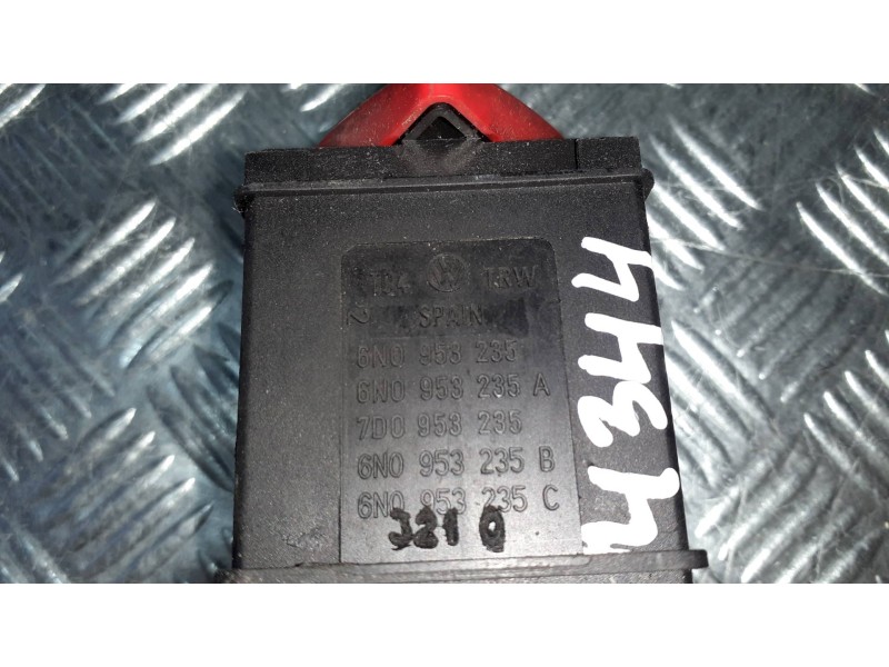 Recambio de warning para volkswagen polo berlina (6n2) conceptline referencia OEM IAM 6N0953235  CONECTOR 7 PINES