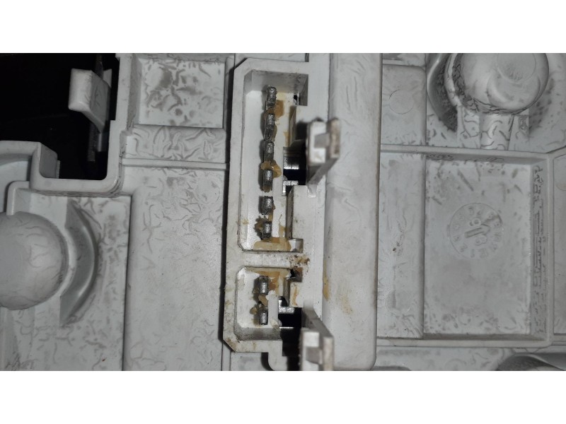 Recambio de piloto trasero izquierdo para peugeot 306 berlina 3/4/5 puertas (s2) referencia OEM IAM 2522  