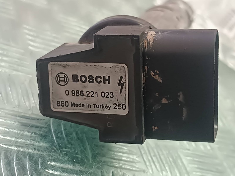 Recambio de bobina encendido para volkswagen bora berlina (1j2) referencia OEM IAM 0986221023 BOSCH CONECTOR 4 PINES
