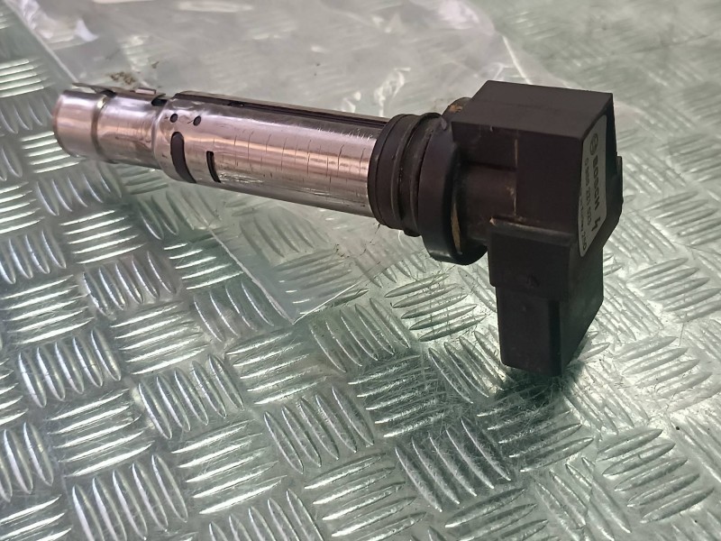 Recambio de bobina encendido para volkswagen bora berlina (1j2) referencia OEM IAM 0986221023 BOSCH CONECTOR 4 PINES