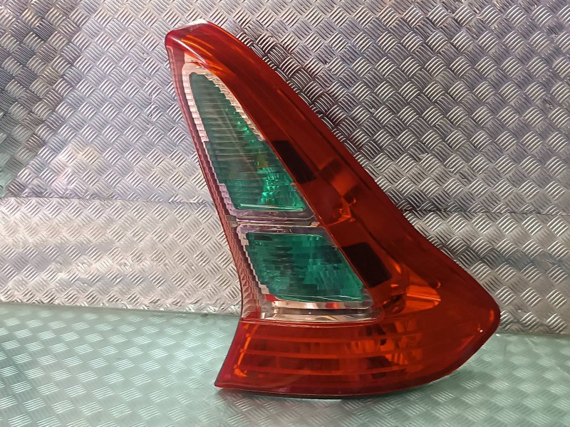 Recambio de piloto trasero derecho para citroen c4 berlina collection referencia OEM IAM 946801677  